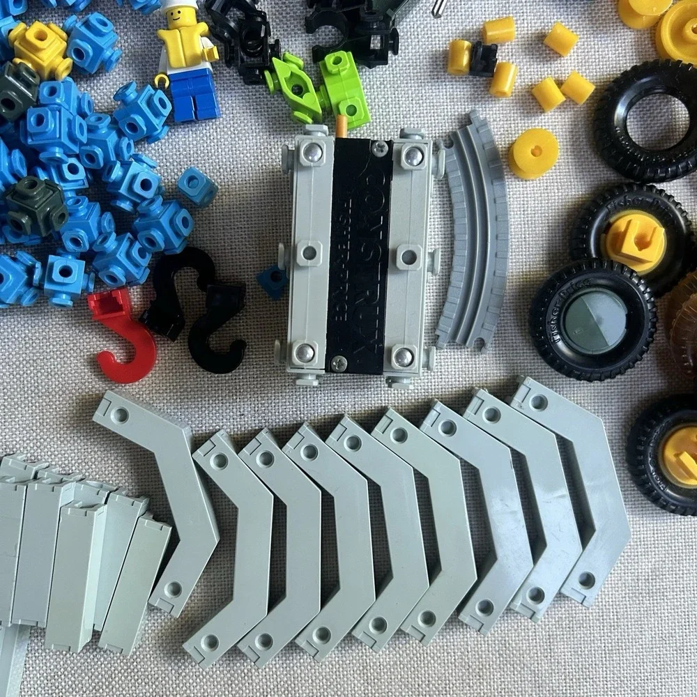 Vintage Fisher Price Construx 283pcs Building Mixed Parts Yellow Hard Case 1980s